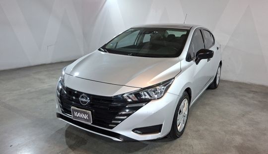 Nissan • Versa