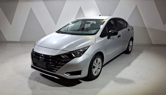 Nissan • Versa