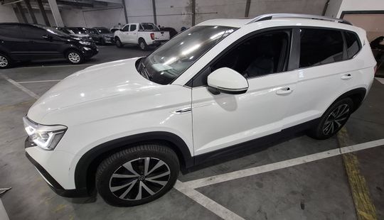 Volkswagen • Taos