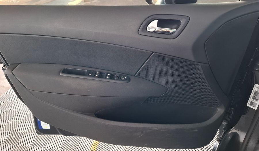 Peugeot 308 1.6 HDI ALLURE Hatchback 2017