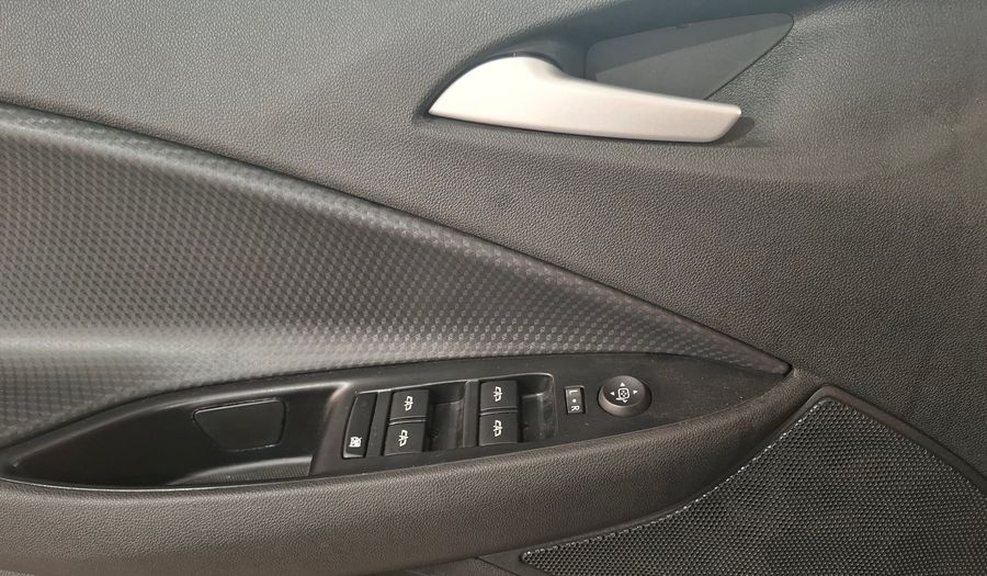 Chevrolet Onix 1.0 TURBO LTZ AUTO Hatchback 2025