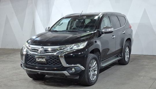Mitsubishi • Montero