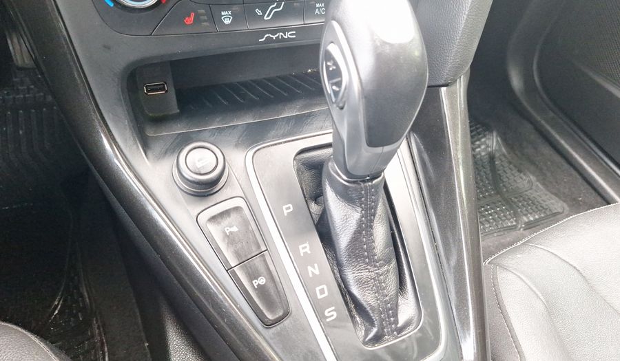 Ford Focus 2.0 TITANIUM POWER SHIFT Hatchback 2016