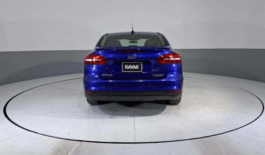 Ford Focus 2.0 TITANIUM PLUS AT Sedan 2015