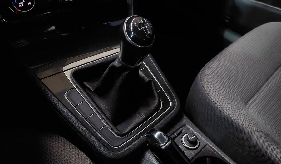 Volkswagen Golf 1.6 MPI TRENDLINE Hatchback 2018