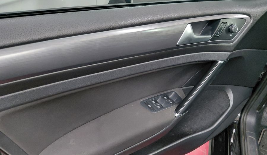 Volkswagen Golf 1.6 MPI TRENDLINE Hatchback 2018