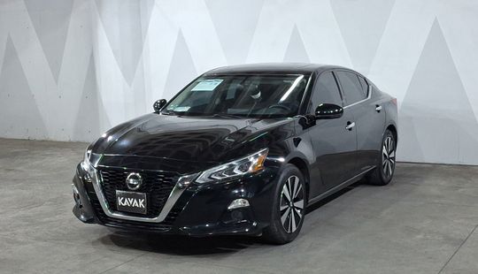 Nissan • Altima