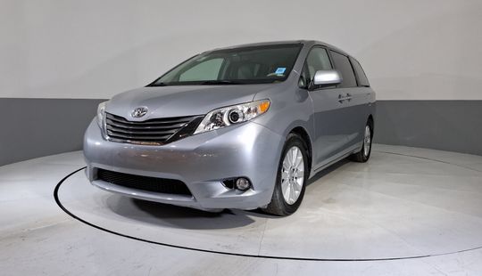 Toyota • Sienna