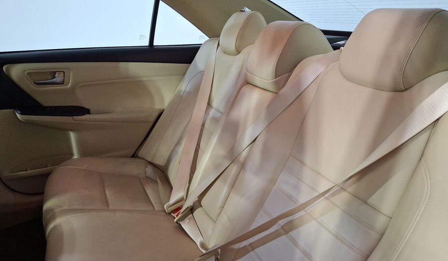 Toyota Camry 2.5 XLE L4 6AT Sedan 2016