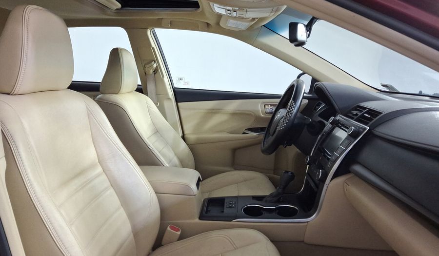 Toyota Camry 2.5 XLE L4 6AT Sedan 2016