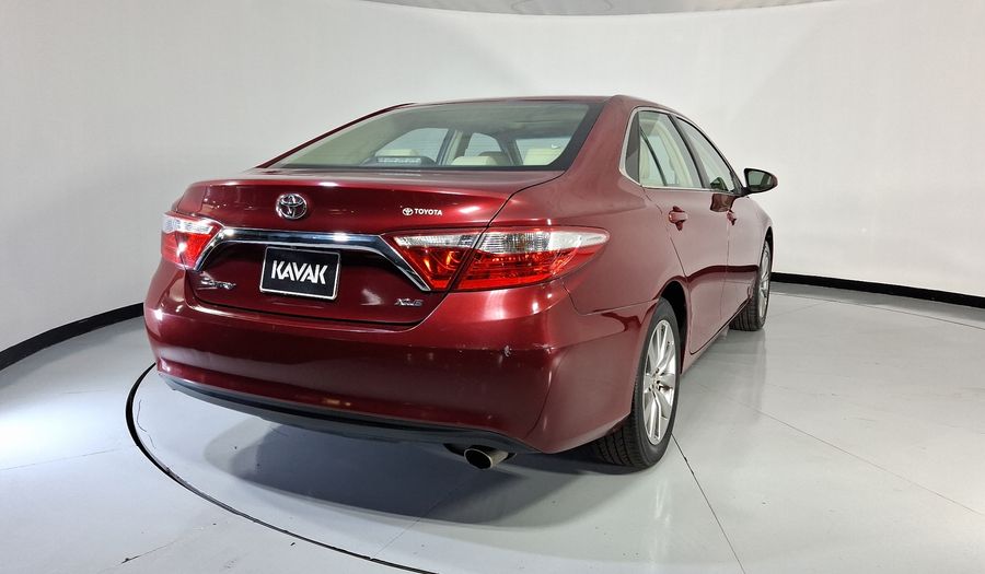 Toyota Camry 2.5 XLE L4 6AT Sedan 2016