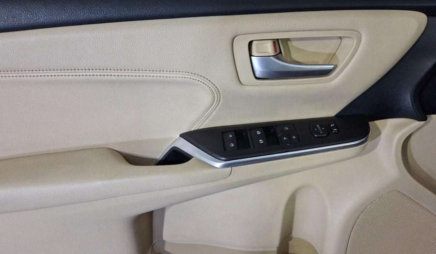 Toyota Camry 2.5 XLE L4 6AT Sedan 2016