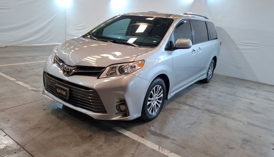 Toyota • Sienna