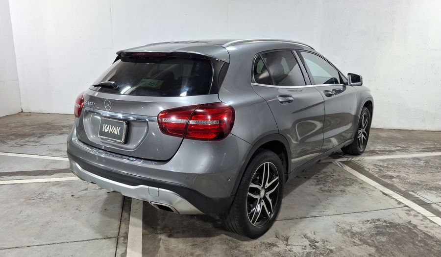 Mercedes Benz Clase Gla 1.6 GLA 200 SPORT DCT Suv 2018