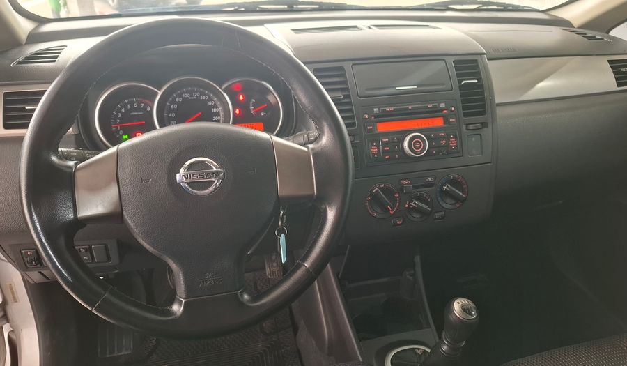 Nissan Tiida 1.8 ACENTA Hatchback 2011