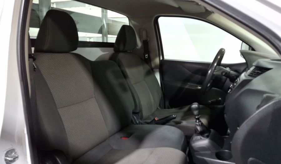 Nissan Np300 2.5 NP300 ESTACAS Pickup 2021