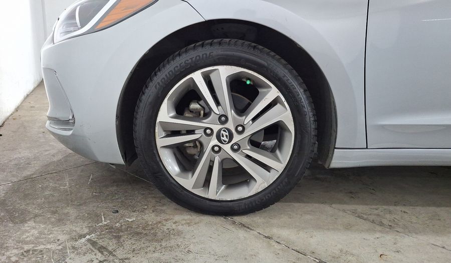 Hyundai Elantra 2.0 LIMITED TECH NAVI AT Sedan 2017