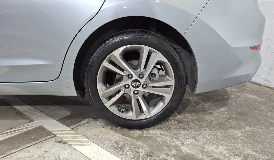 Hyundai Elantra 2.0 LIMITED TECH NAVI AT Sedan 2017
