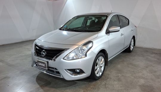 Nissan • Versa