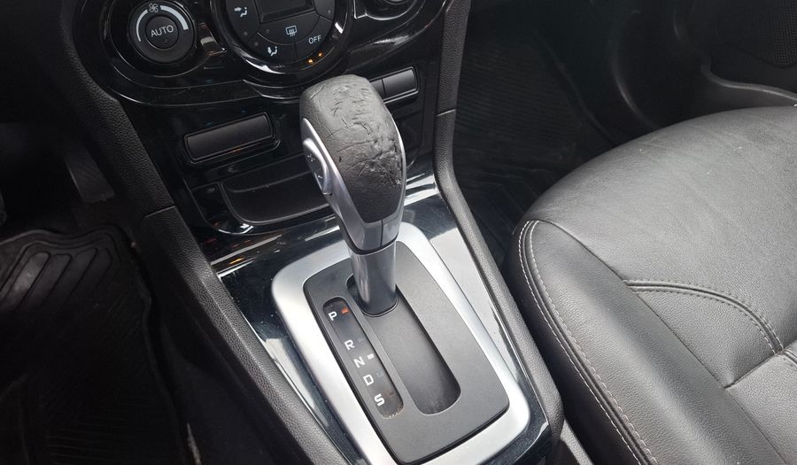 Ford Fiesta Kinetic Design 1.6 TITANIUM POWERSHIFT Hatchback 2014