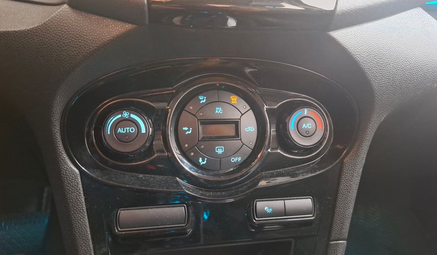 Ford Fiesta Kinetic Design 1.6 TITANIUM POWERSHIFT Hatchback 2014