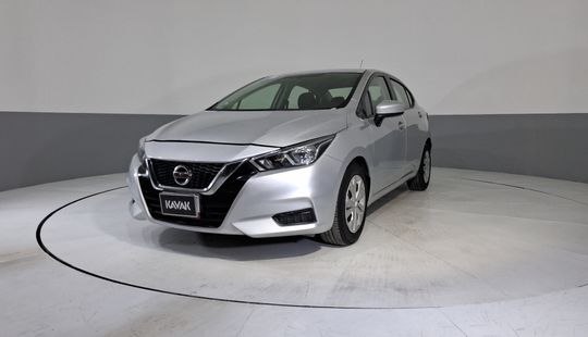 Nissan • Versa