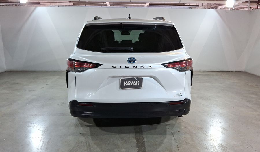 Toyota Sienna 2.5 HEV XLE AUTO Minivan 2022