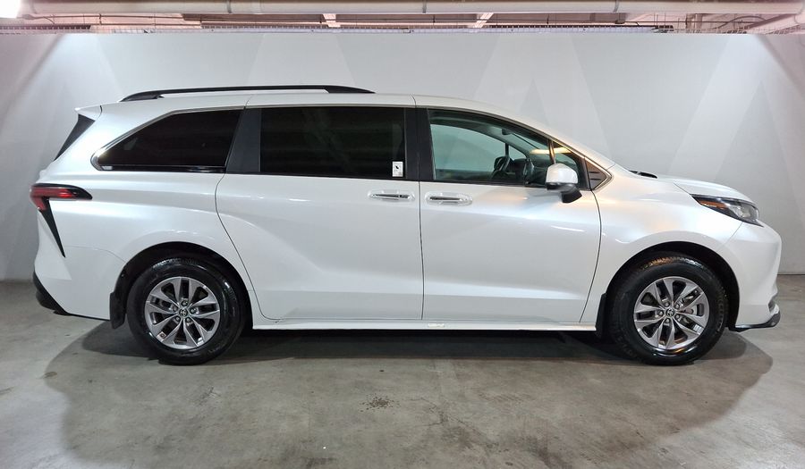 Toyota Sienna 2.5 HEV XLE AUTO Minivan 2022