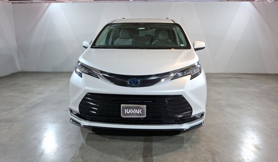Toyota Sienna 2.5 HEV XLE AUTO Minivan 2022