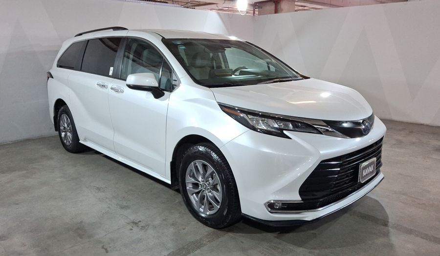 Toyota Sienna 2.5 HEV XLE AUTO Minivan 2022