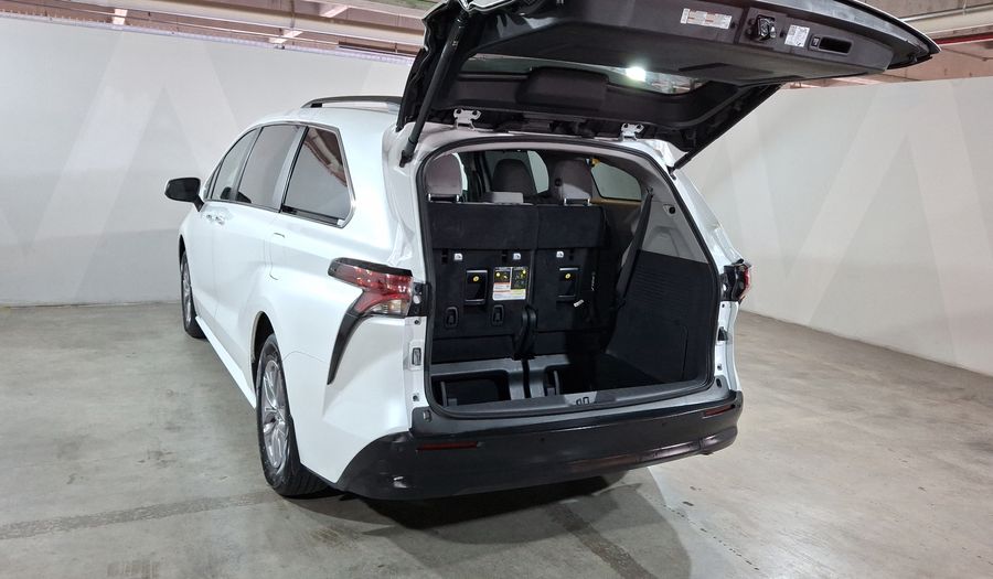 Toyota Sienna 2.5 HEV XLE AUTO Minivan 2022