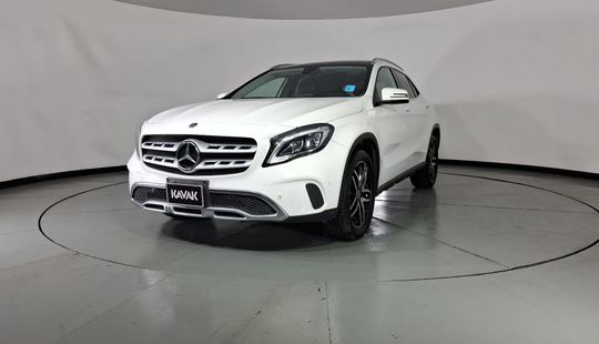Mercedes Benz • Clase GLA