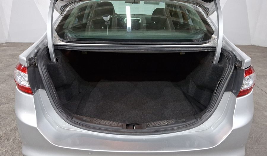Ford Fusion 2.5 SE I4 NAV MR AT Sedan 2013