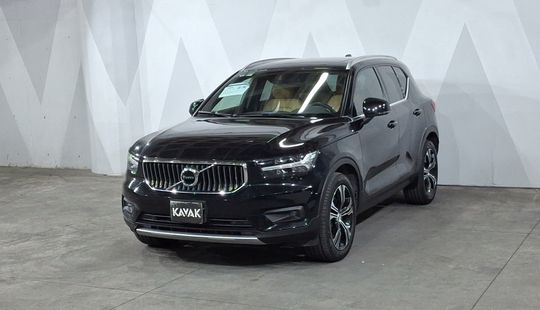 Volvo • XC40