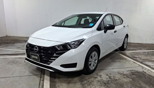 Nissan • Versa