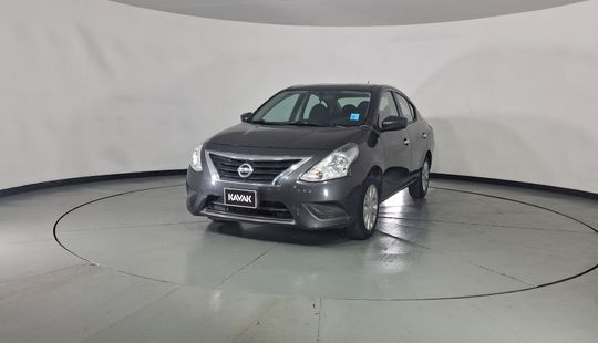 Nissan • Versa