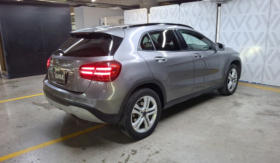 Mercedes Benz Clase Gla 1.6 GLA 200 DCT Suv 2019
