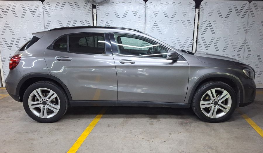 Mercedes Benz Clase Gla 1.6 GLA 200 DCT Suv 2019