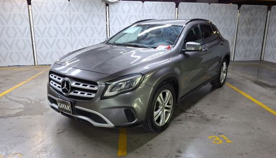Mercedes Benz • Clase GLA