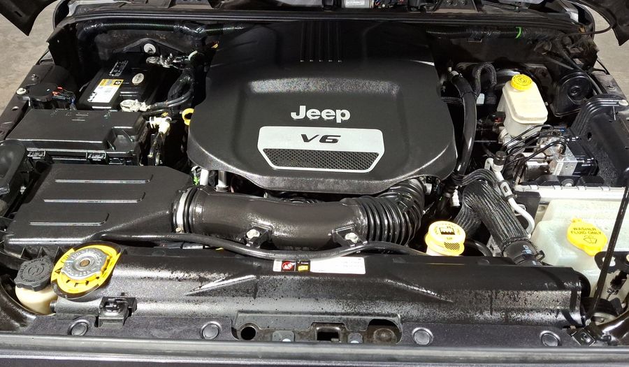 Jeep Wrangler 3.6 UNLIMITED SAHARA BACKCOUNTRY 4X4 ATX Suv 2016