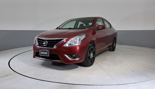 Nissan • Versa