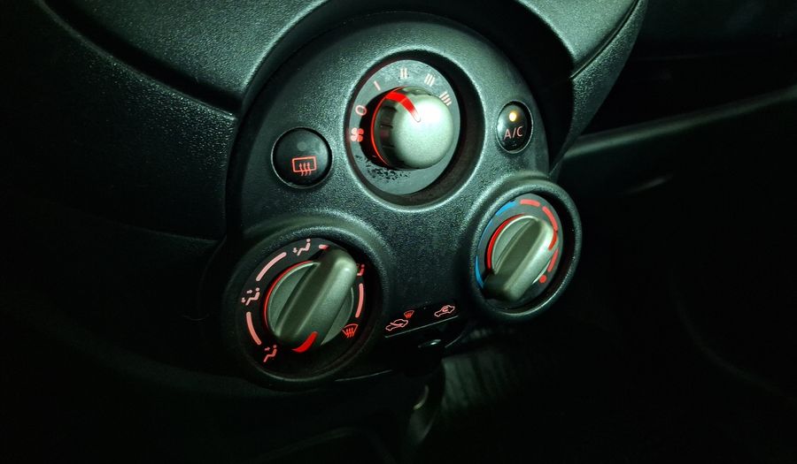 Nissan March 1.6 ACTIVE Hatchback 2015