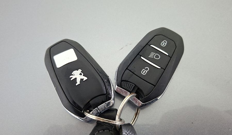 Peugeot 2008 1.2 PURETECH 130 ALLURE PACK Suv 2023