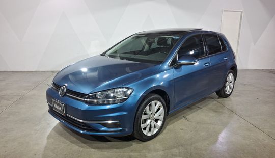 Volkswagen • Golf
