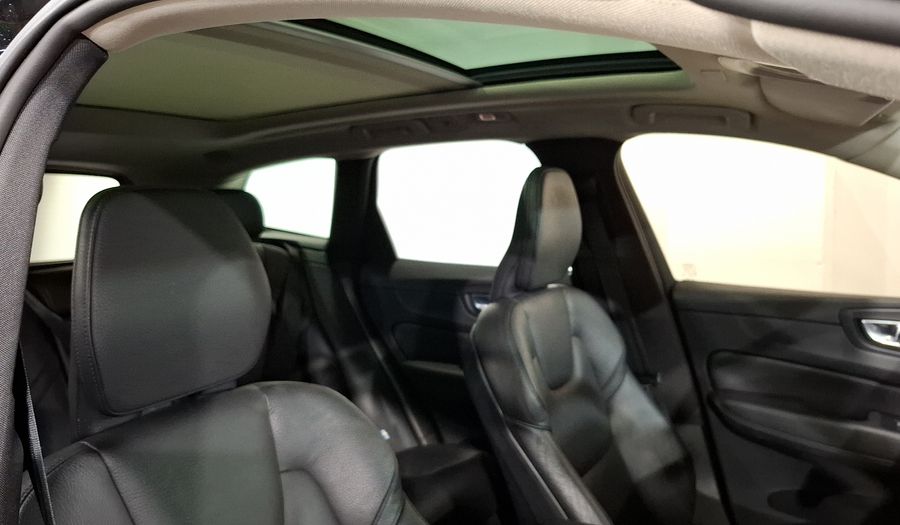 Volvo Xc60 2.0 B5 MHEV MOMENTUM AUTO AWD Suv 2022