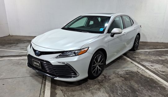 Toyota • Camry