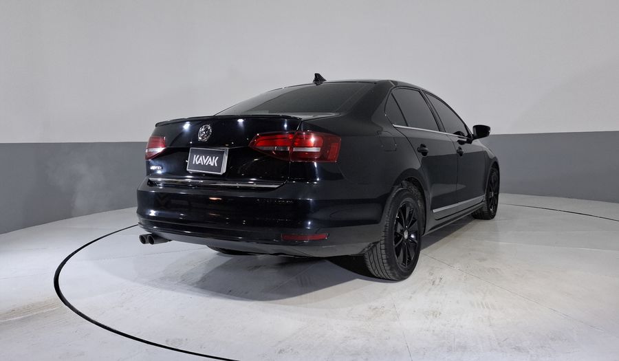 Volkswagen Jetta 2.5 COMFORTLINE MT BOLSAS AIRE DEL. Sedan 2017
