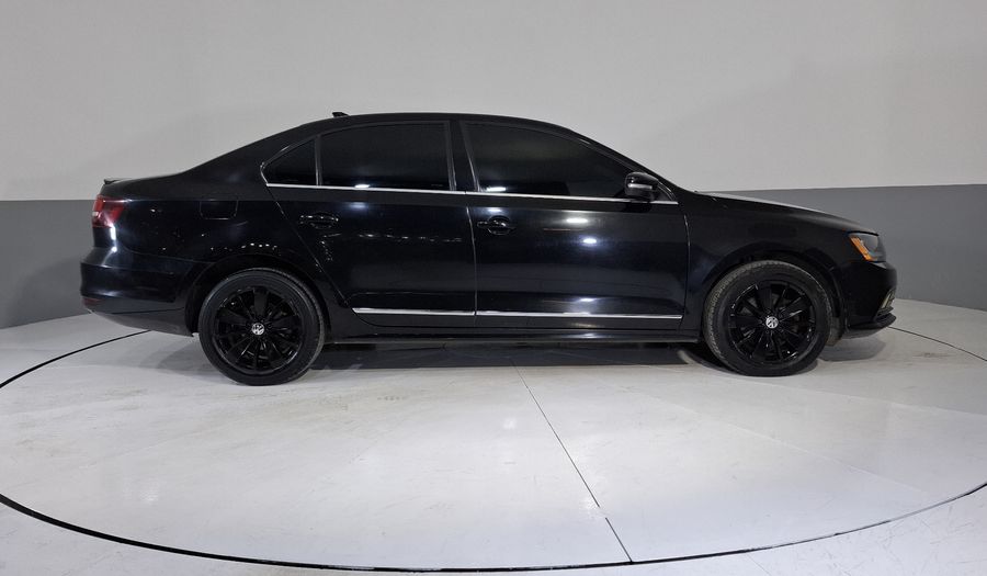 Volkswagen Jetta 2.5 COMFORTLINE MT BOLSAS AIRE DEL. Sedan 2017
