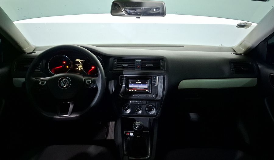 Volkswagen Jetta 2.5 COMFORTLINE MT BOLSAS AIRE DEL. Sedan 2017