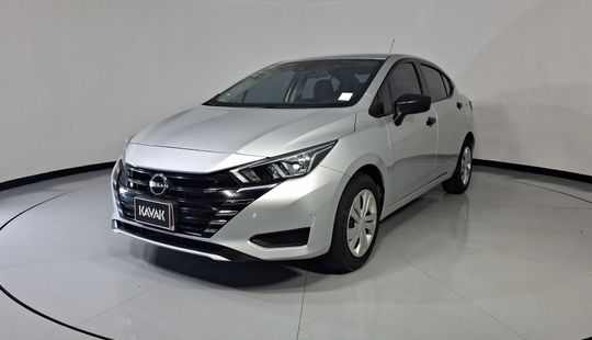 Nissan • Versa